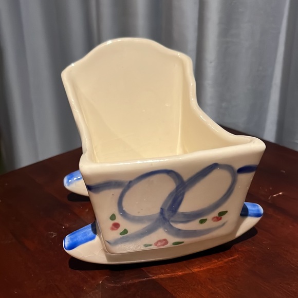 Vintage Planter, Cradle on Rockers Decorated with Blue Bows & Pink Flowers Roses - Picture 6 of 11